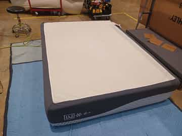 Ashley Sleep Align Firm Gel Memory Foam - Queen - Gallery Image 7