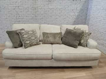 Alesandra-Exclusive Sofa - Gallery Image 6