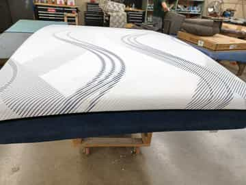 Tempur-Pedic Sense Medium 10 Inch Mattress - Queen - Gallery Image 5