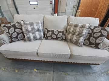 Harleson Sofa - Gallery Image 6