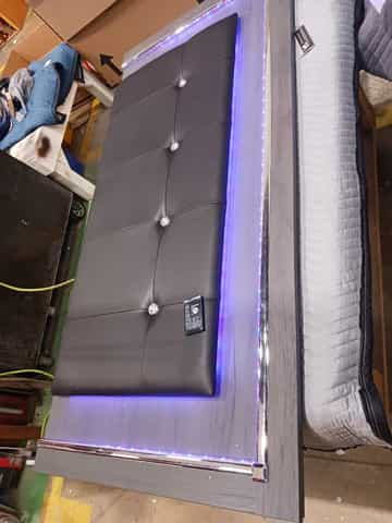 Lodanna Queen LED Headboard - Gallery Image 8