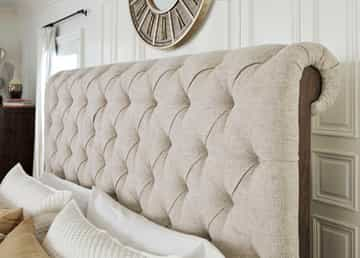 Hillcott Queen Upholstered Bed - Gallery Image 4